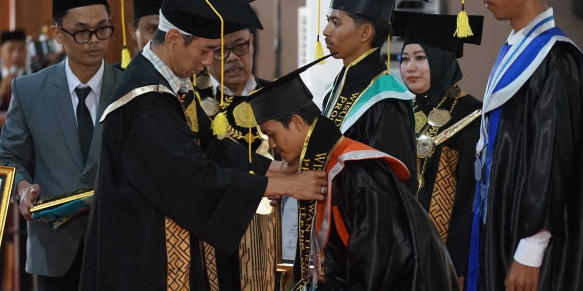 Pesan Gus Qowim di Wisuda Perdana Institut Teknologi Al Mahrusiyah: Adaptasi Teknologi Tanpa Melupakan Akhlak