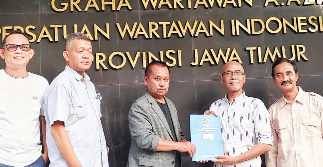 Lutfil Hakim dan Dwi Eko Lokononto Ambil Formulir Pendaftaran Bakal Calon PWI Jatim Periode 2026–2031
