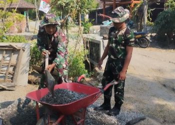 TNI Rehabilitasi Rumah Tidak Layak Huni Warga dalam Program TMMD ke-130 di Jombang