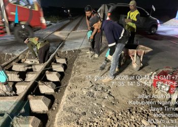 KAI Daop 7 Madiun Perbaiki Perlintasan Sebidang Petak Bagor-Nganjuk Selama Dua Malam