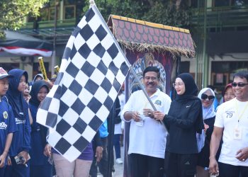 Wali Kota Kediri Berangkatkan Jalan Sehat Reuni Akbar SMP Pawyatan Daha 1