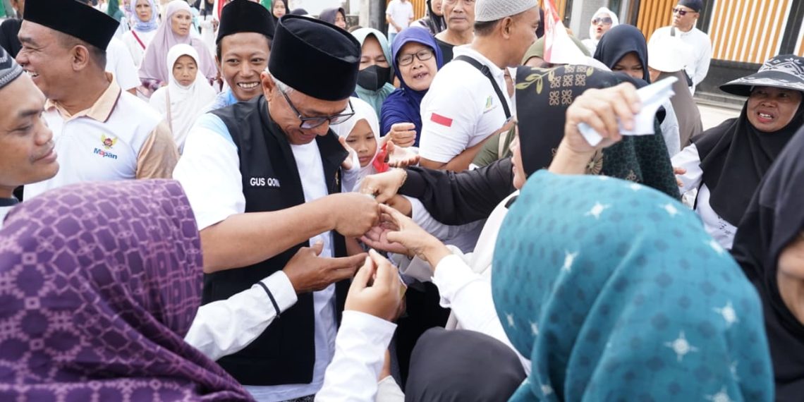 Peringati Hari Santri 2026, Warga Betet Kota Kediri Ikuti Jalan Sehat Sarungan