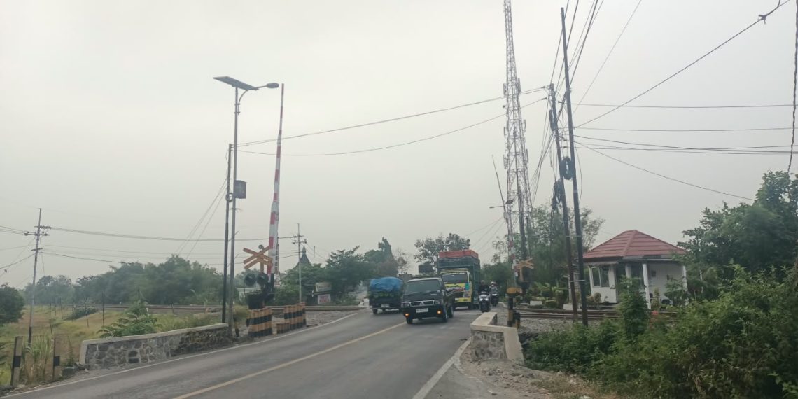 Maraknya Pelanggaran di Perlintasan Sebidang, KAI Daop 7 Madiun Imbau Pengendara Disiplin Berlalu Lintas