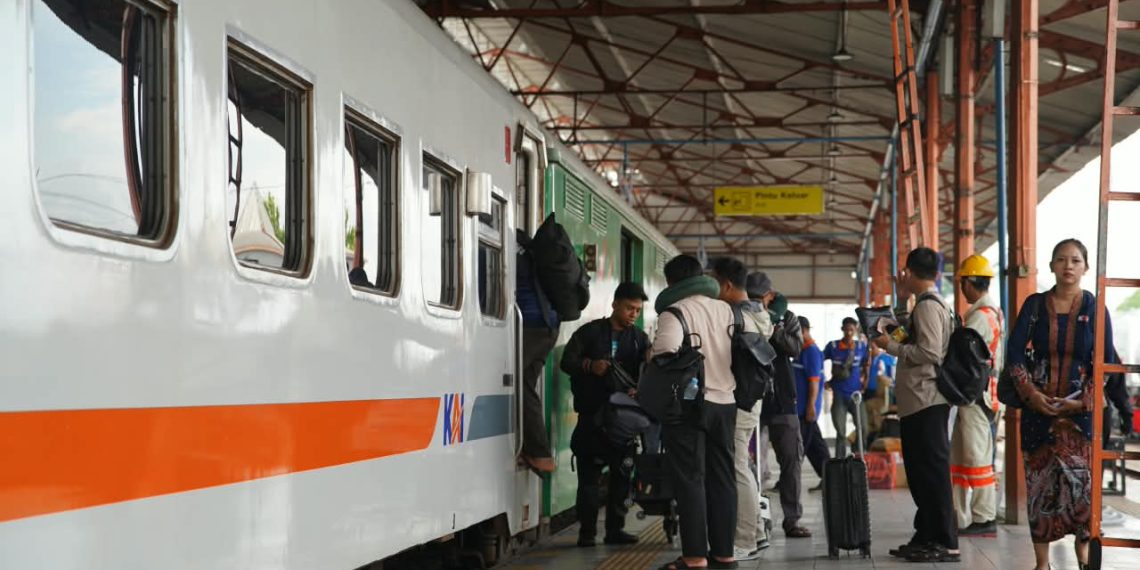 Gangguan Lokomotif di Rewulu, Perjalanan KA Kahuripan Mengalami Keterlambatan
