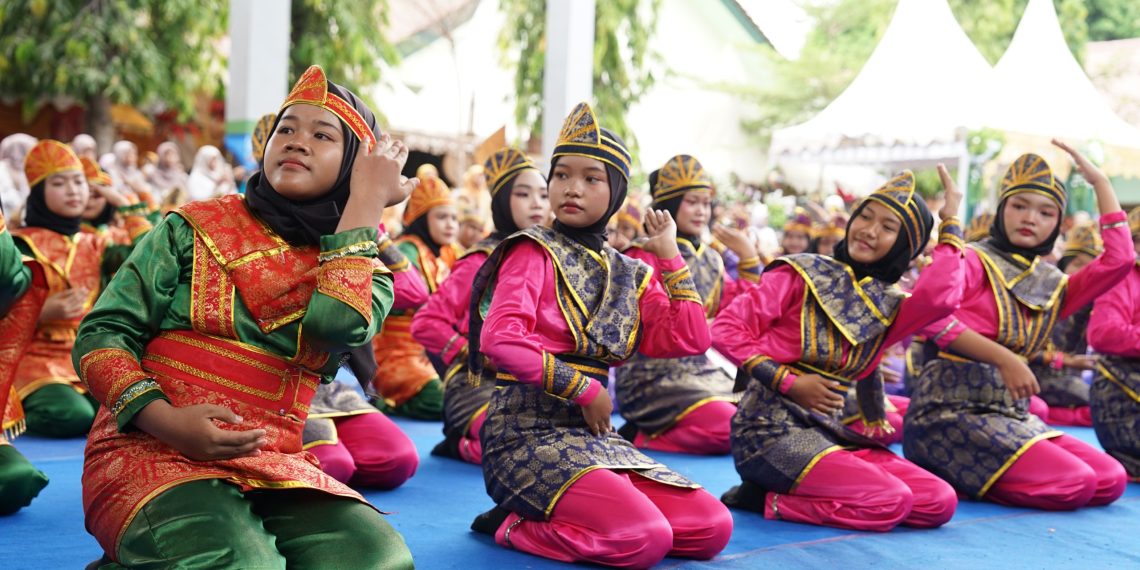 Tingkatkan Kemampuan Bahasa dan Karakter, Pemkot Kediri Luncurkan English Day dan Dinten Jawi di SMPN 6