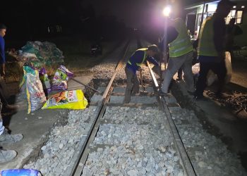 Lanjutkan Perawatan Prasarana, KAI Daop 7 Madiun Perbaiki Geometri Perlintasan Sebidang di Tulungagung