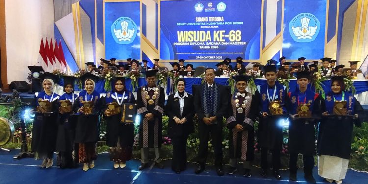 Tunjukkan Daya Juang Tinggi, Mahasiswa KIP Kuliah UNP Kediri Raih Apresiasi Wamendiktisainstek