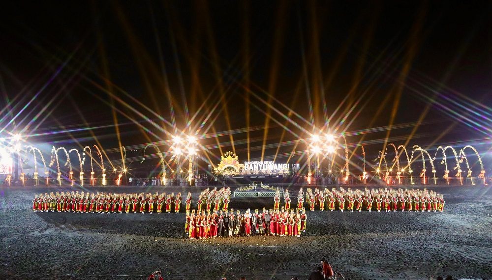 Gandrung Sewu 2026 Tampil Perdana Malam Hari, Hipnotis Penonton Lewat Glow in the Dark dan Drone Show