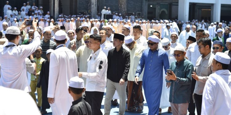 Mendorong Santri Digital: Wapres Gibran Tinjau Pelatihan AI dan Robotik di PP Dalwa Pasuruan