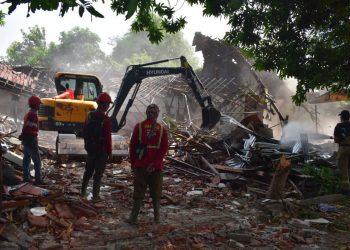 Telantarkan Aset 10 Tahun dan Diisi Bangunan Liar, Lahan 7,6 Ribu M² di Barata Jaya Ditertibkan Pemkot Surabaya