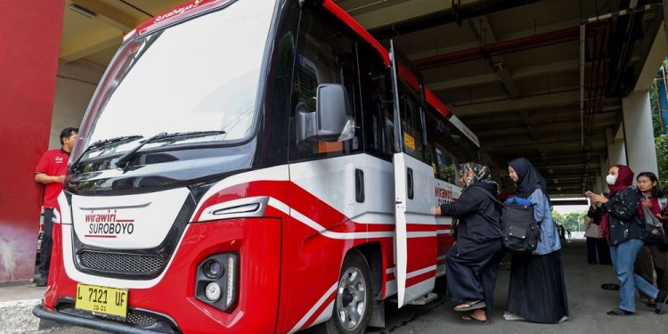 Akomodasi Lonjakan Penumpang, Pemkot Surabaya Luncurkan 18 Mikrobus Baru WiraWiri Rute TIJ–Lakarsantri