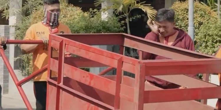 Gerobak Sampah Urunan Warga Dicuri Maling, Pemkot Surabaya Langsung Beri Bantuan Pengganti dan Buru Pelakunya